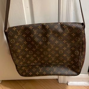 100% Authentic Louis Vuitton Messenger handbag. Excellent Condition